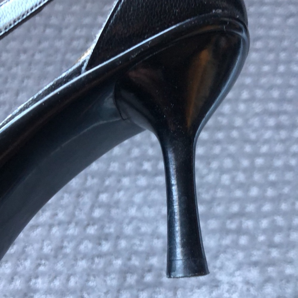 Kenneth Cole Reaction black and white heels. Size 10 - Picture 3 of 6